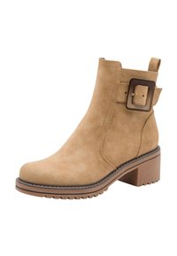Beige Wildleder-Ankle-Boot mit einer quadratischen Schnallenakzentuierung, Blockabsatz und strukturiertem Gummisohle. Verfügt über eine Nahtverzierung entlang der Seiten.