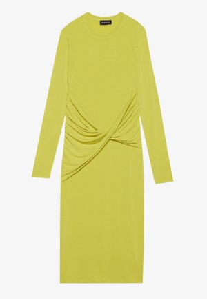 Abito a maniche lunghe in tessuto giallo brillante, con un design frontale drappeggiato e una superficie liscia. Silhouette dritta con scollatura rotonda.