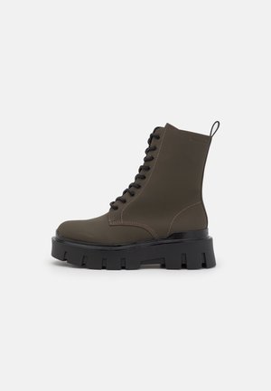 Stivaletti con plateau - khaki