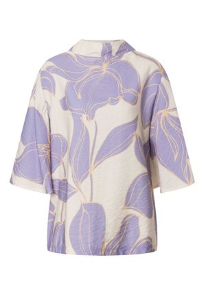 Losse korte mouwen top met een brede kraag, met een grote abstracte lavendelbloemenprint op een crèmekleurige, gestructureerde stof.