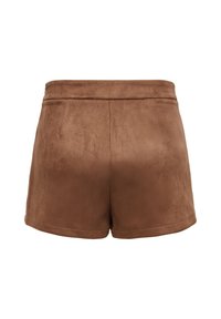 Shorts en suède marron taille haute avec une ceinture pliée et un ourlet simple, vus de dos sur fond blanc.