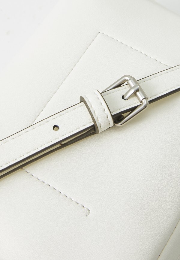 SCULPTED CAMERA BAG - Cross body bag - tofu2