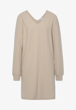 Beige langærmet kjole med V-udskæring og teksturerede diagonale striber. Har en afslappet pasform og manchetter på ærmerne. Minimalistisk design.