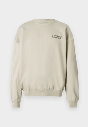 Sweatshirt bej deschis, cu un guler rotund, umeri lăsați, manșete cu nervuri și inscriptionat pe față "SOHO Social Coffee Club".