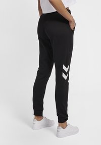 Hummel LEGACY TAPERED  - Træningsbukser - black