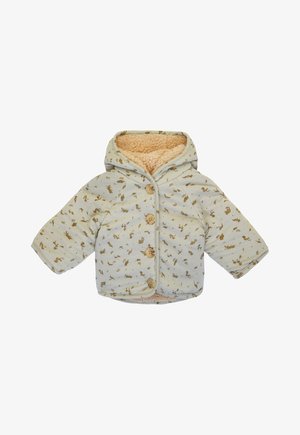 Gequilted babyjack in lichtbeige met een bruine dierenprint. Voorzien van een capuchon en een zachte tan fleece voering, gesloten met houten knopen.