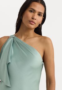 Lauren Ralph Lauren SATIN CHARMEUSE ONE SHOULDER GOWN - Proginė apranga - soft laurel