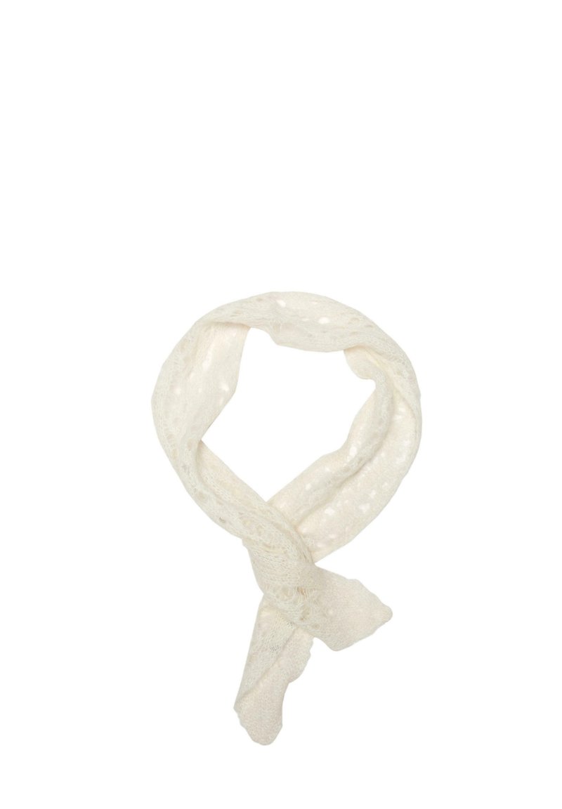 Strik en hvid tørklæde med en let tekstur, åben vævning og bølgede kanter. Velegnet til lagdeling eller som tilbehør.