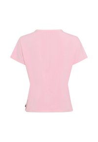 Haut femme rose clair uni à manches courtes, avec de légers fronces sous l'encolure et une taille ajustée, montré de dos sur fond blanc.