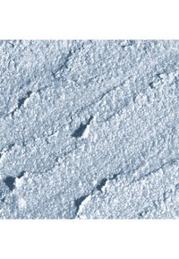 Lys blå, pulveraktig overflate med fine korn og subtile riller, som ligner sand eller myk snø, med en lett ujevn tekstur.