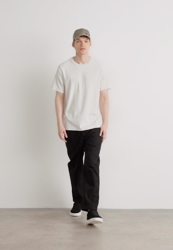 Basic T-shirt - tofu2