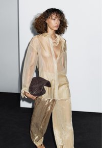 Massimo Dutti BLEND ORGANZA GARMENT - Overhemdblouse - beige