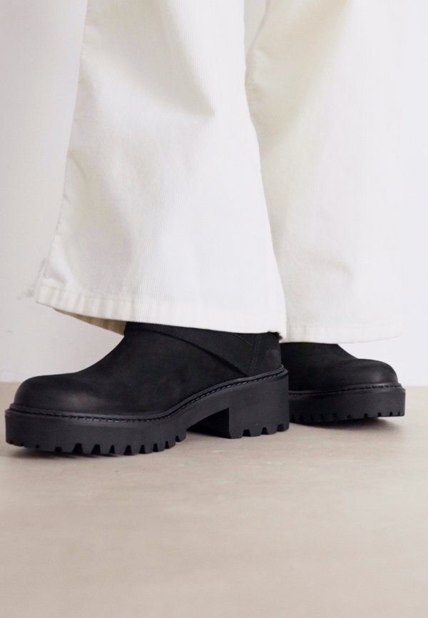 DOUBLE BUCKLE - Platform ankle boots2