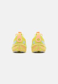 ASICS NOOSA TRI 16 - Hardloopschoenen voor op de weg - safety yellow/cool matcha