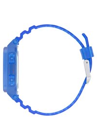 Digital klocka med ett genomskinligt blått plastfodral och rem. Har en rektangulär urtavla med två knappar på sidan och en zigzag-design på remmen.