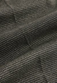 Next TAILORED TRIMMED TEXTURE  REGULAR FIT - Oblekové kalhoty - brown