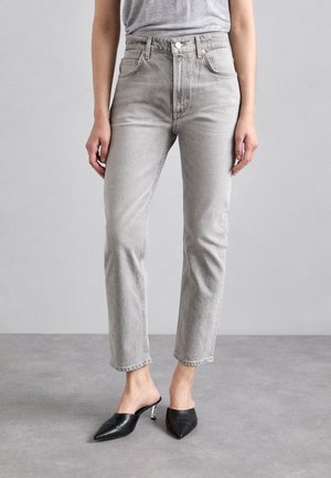Gray high-waisted jeans with a fitted waist, straight leg cut, five pockets, and frayed cuffs, paired with black pointed mules.
