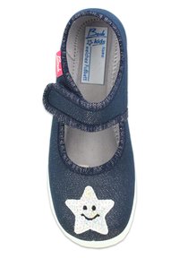 Marineblauwe stoffen schoen met een glitterpatroon, witte zool, verstelbare strap en een geglitterde ster met een glimlachend gezicht op de voorkant.