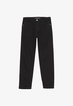 Pantaloni in denim neri con taglio dritto, dotati di tasche anteriori, chiusura con bottone e dettagli di cucitura discreti. Tessuto liscio.