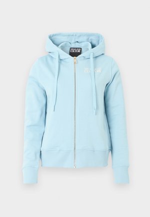 Felpa con cappuccio azzurro chiaro con zip, coulisse, polsini e orlo a coste, e piccolo logo "Versace Jeans Couture" sul petto e sull'etichetta interna.