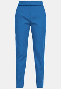 Slim-fit broek in felblauw met een gladde textuur en op maat gemaakte tailleband, weergegeven tegen een effen witte achtergrond.