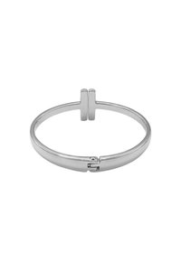 Sølv armbånd med en jevn, polert overflate, sirkulær form og minimalistisk design med en sikker lukkeanordning.