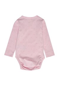 Långärmad baby bodysuit i mjuk rosa bomull, med ett subtilt blommönster och rynkad rygg för en snug passform.
