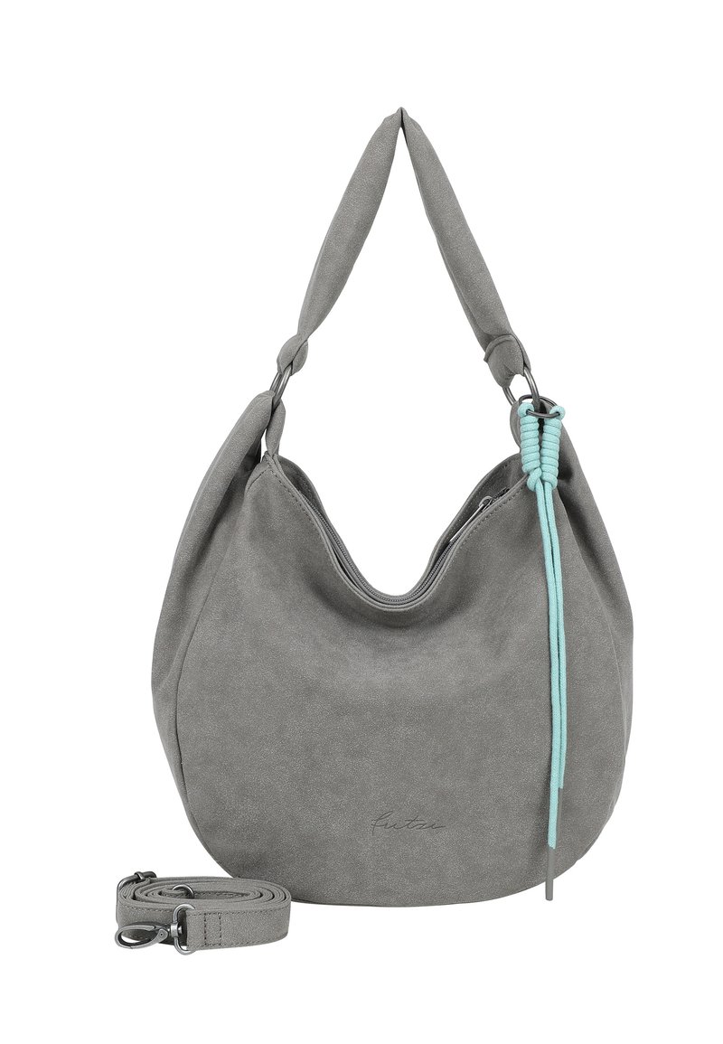 Grau Wildleder Hobo-Tasche mit kurzem gepolstertem Griff, abnehmbarem längeren Riemen, Reißverschluss und dekorativem hellblauen Kordeldetail auf einer Seite.