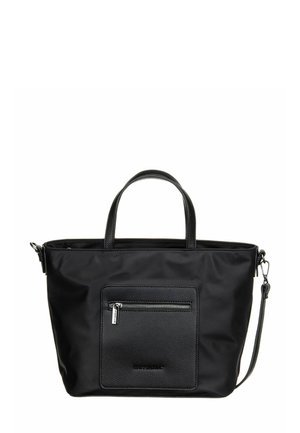 Sac fourre-tout noir avec deux poignées courtes, bandoulière longue détachable, et une poche avant zippée avec détail texturé.