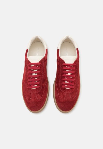 Stuart Weitzman BANNER - Baskets basses - maroon/white bianco