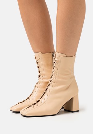 Lace-up ankle boots - oyster