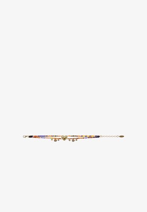 Bracelet à perles avec perles multicolores en orange, violet et noir. Il présente un élément central en forme de cœur doré et des breloques pendantes.