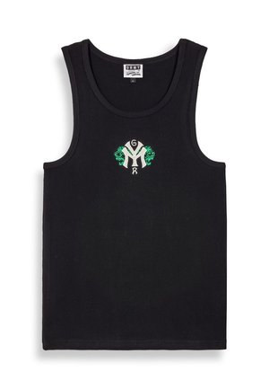 Schwarzes, geripptes Tanktop mit rundem Ausschnitt und einem bestickten Logo in Weiß und Grün, zentral auf der Brust.