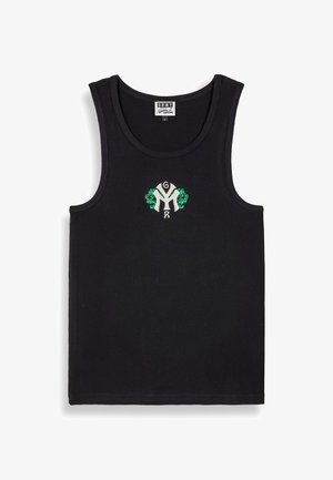 Top sin mangas de rayas negras con un escote redondo y un logo bordado en blanco y verde, centrado en el pecho.