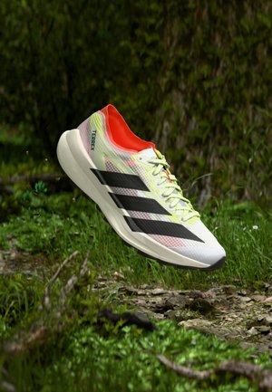 AGRAVIC SPEED 2 - Krosa skriešanas apavi - footwear white/core black/semi impact orange