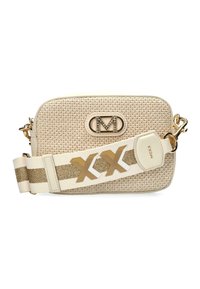 Borsa a tracolla intrecciata beige con logo in tono oro, tracolla regolabile con accenti bianchi e dorati e superficie texturizzata.