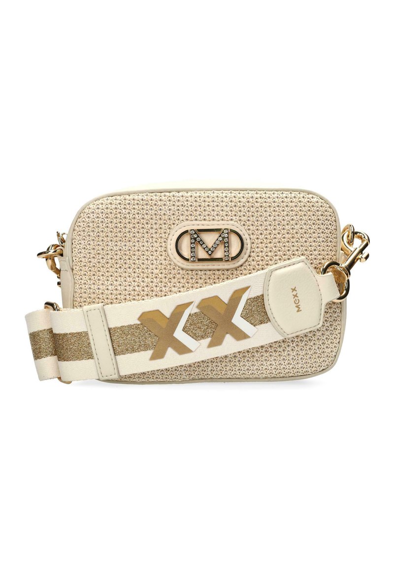 Borsa a tracolla intrecciata beige con logo in tono oro, tracolla regolabile con accenti bianchi e dorati e superficie texturizzata.