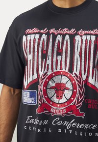 New Era NBA CHICAGO BULLS OVERSIZE - Klubbklær - black
