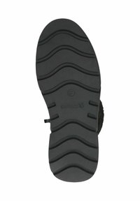 Suola di scarpa in gomma nera con un motivo del battistrada ondulato, con il logo del produttore e l'etichetta della taglia impresso sul fondo.