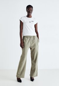 Levi's® GRAPHIC AUTHENTIC TSHIRT - Tricou basic - bright white