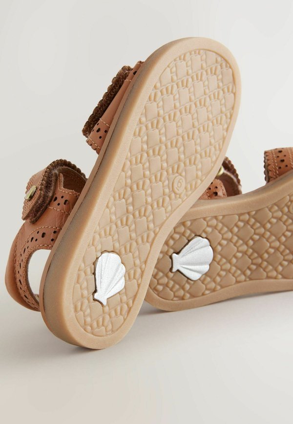 REGULAR FIT – BROGUE TOUCH FASTENING  – Lauflernschuh