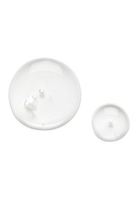 Klar gelartige Tropfen unterschiedlicher Größen, einer groß und einer klein, die beide Licht mit glatten, glänzenden Oberflächen reflektieren und keine sichtbaren Imperfektionen aufweisen.