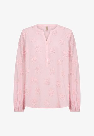 Roza dolgo rokavna bluza z V-izrezom in gumbno zaporo. Opremljena je z reliefnim cvetličnim vezenjem po vsej površini in nabranimi manšetami.