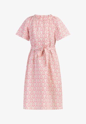 Rövid ujjú ruha világos rózsaszín anyagból, rózsaszín árnyalatokban virágmintával, rugalmas nyakrésszel és megkötős derékövével.