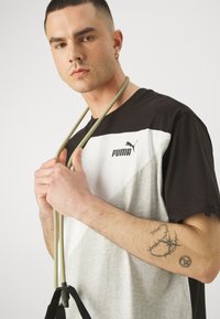 Puma POWER  - Camiseta estampada - black