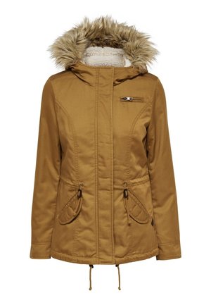 Ruskea naisten talvitakki, jossa hupussa karvareunus, vetoketju edessä, joka on suojattu läpällä, kiristysnyöri vyötäröllä ja läppätaskut painonapeilla.