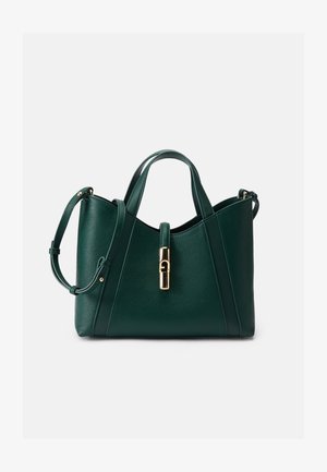 Bolso de piel verde con forma estructurada, que cuenta con dos asas superiores, una correa de hombro desmontable y un detalle de cierre en tono dorado.