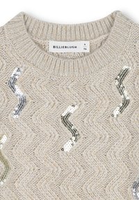 Crème gebreide trui met zilveren zigzag paillettenaccenten en een ronde ribgebreide halslijn, maat 6/114 van Billieblush.