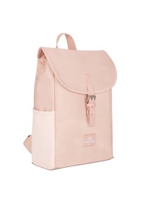 Rózsaszín, lapos anyagú hátizsák, amelynek fedélzárja, állítható pántja, oldalsó zsebe és egy kis logófoltja van az elején. Lapos, téglalap alakú.