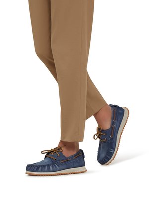 Granatowe, casualowe buty z cholewką ze skóry, wiązane, z gumową podeszwą. Charakteryzują się widocznym przeszyciem i gładką teksturą.